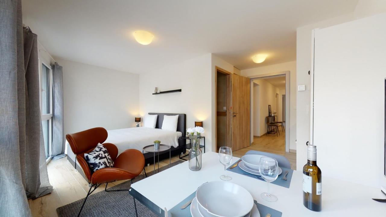Nonanteneuf Appart Hotel Aigle - Contactless Check-In Exterior foto